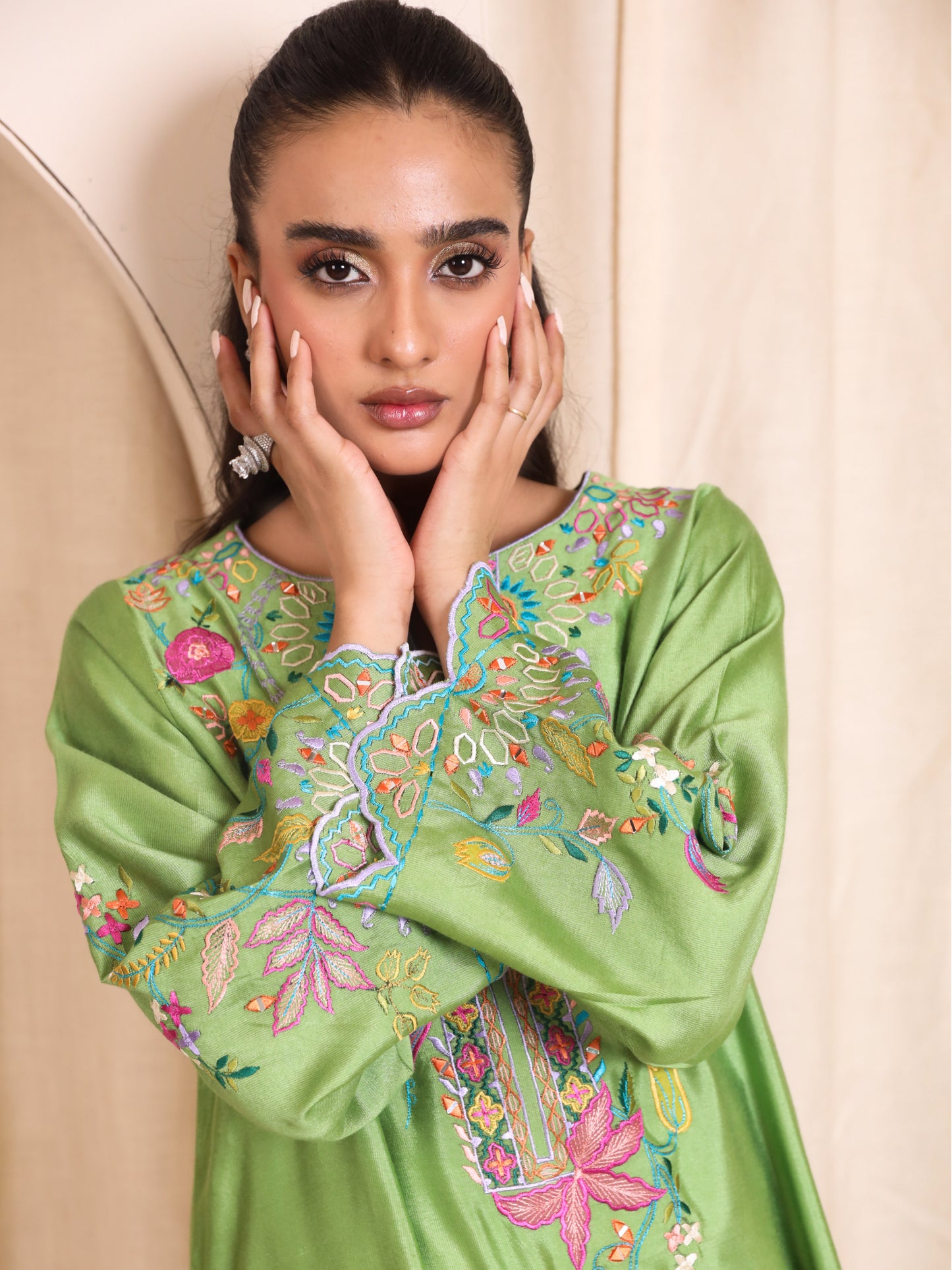Nimr Green kaftan