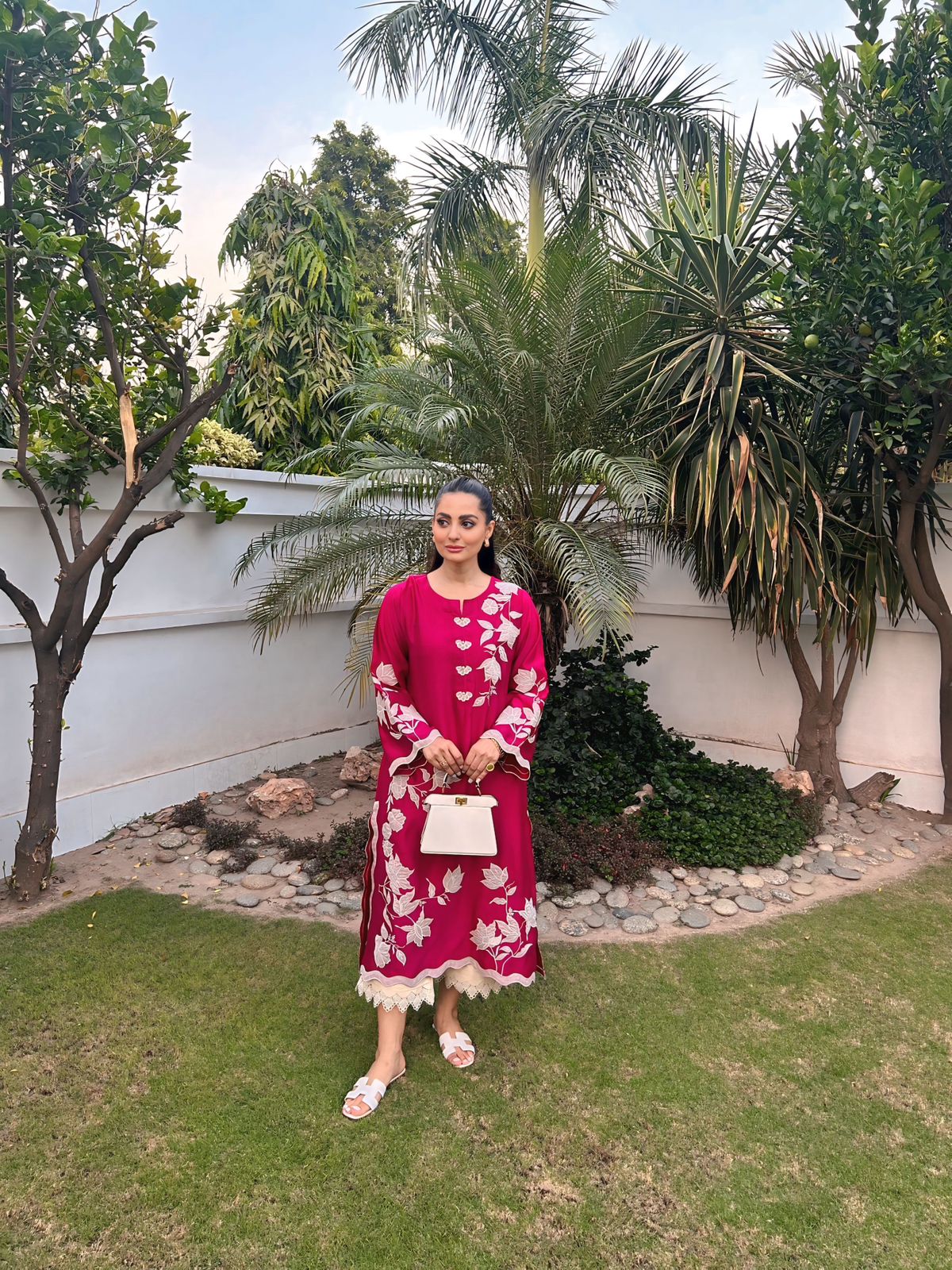 Noorah Majenta kurta