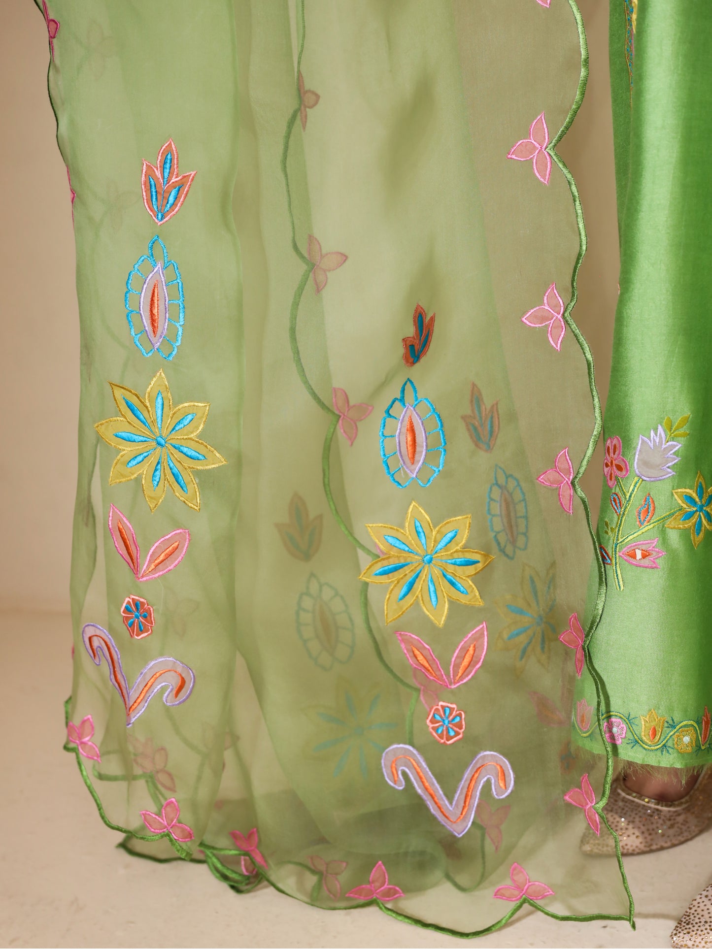 Raya Green Dupata