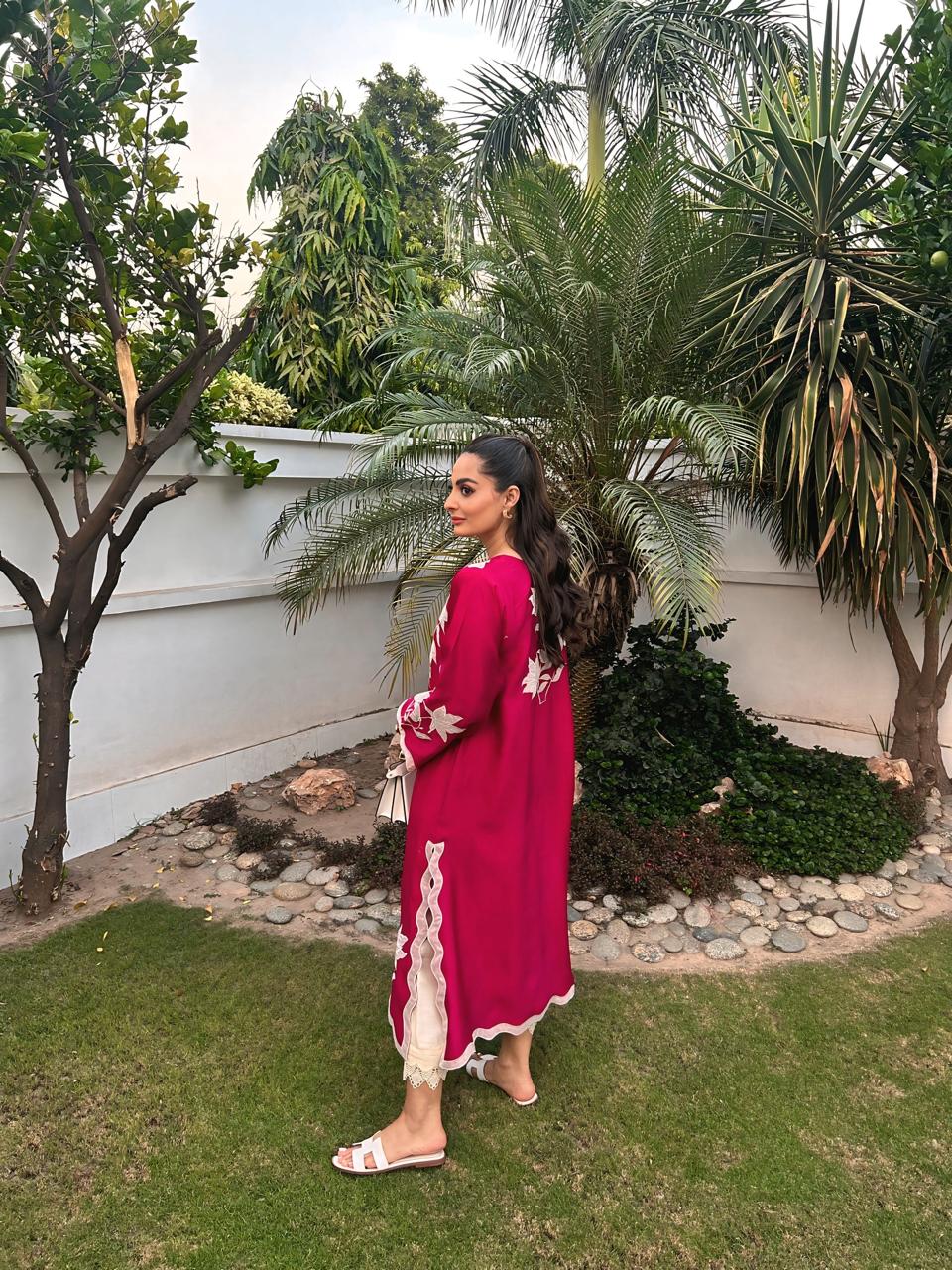Noorah Majenta kurta
