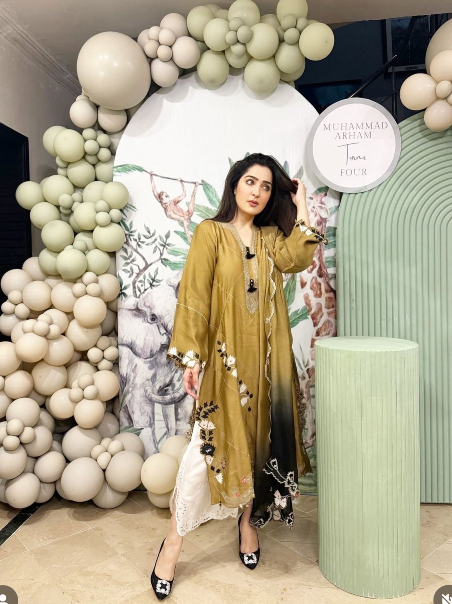 Raha Olive kurta