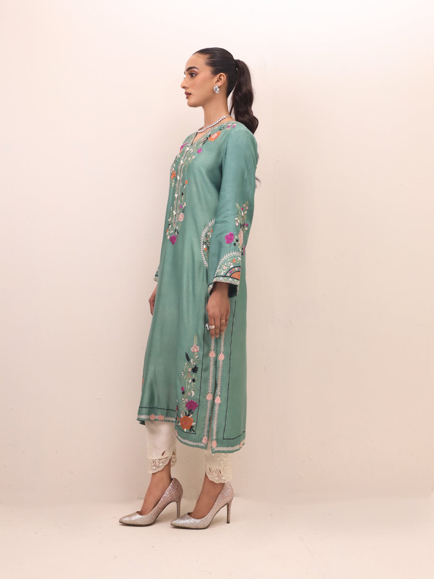 Amaya kurta
