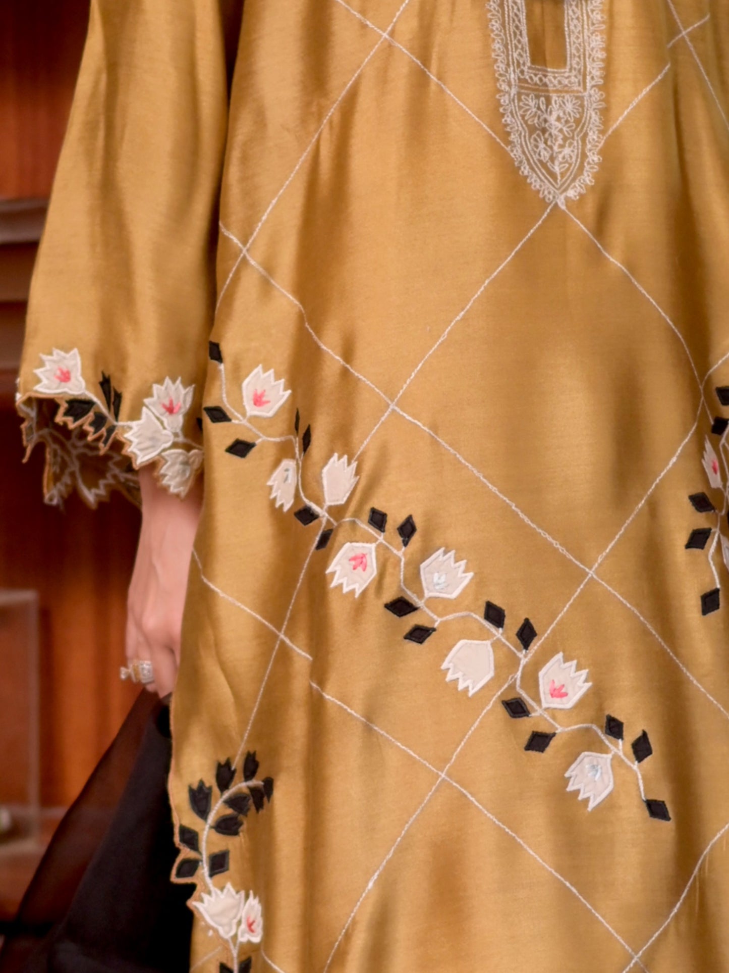 Raha Olive kurta
