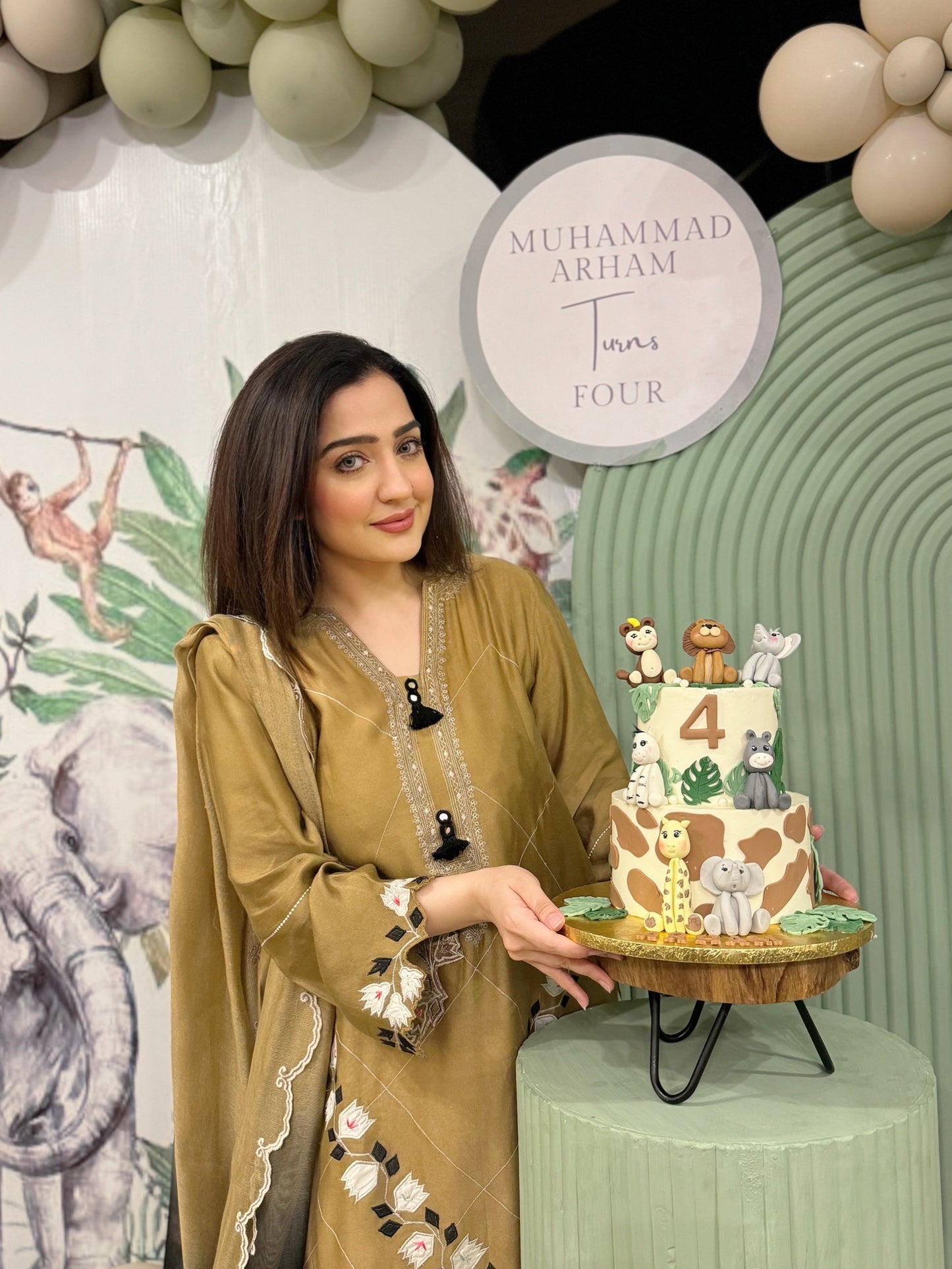 Raha Olive kurta